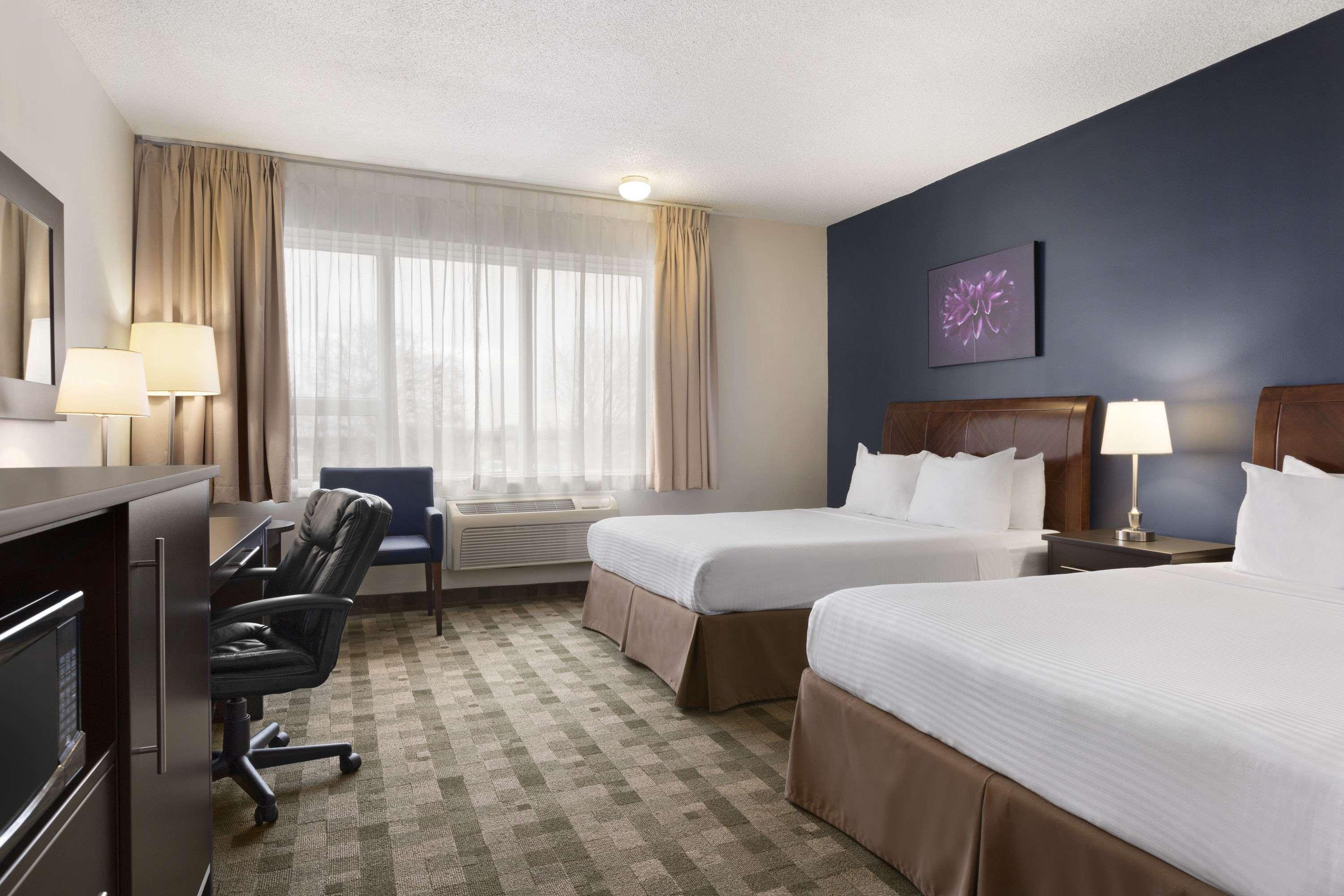 Days Inn By Wyndham Montreal Airport Conference Centre Dorval Εξωτερικό φωτογραφία