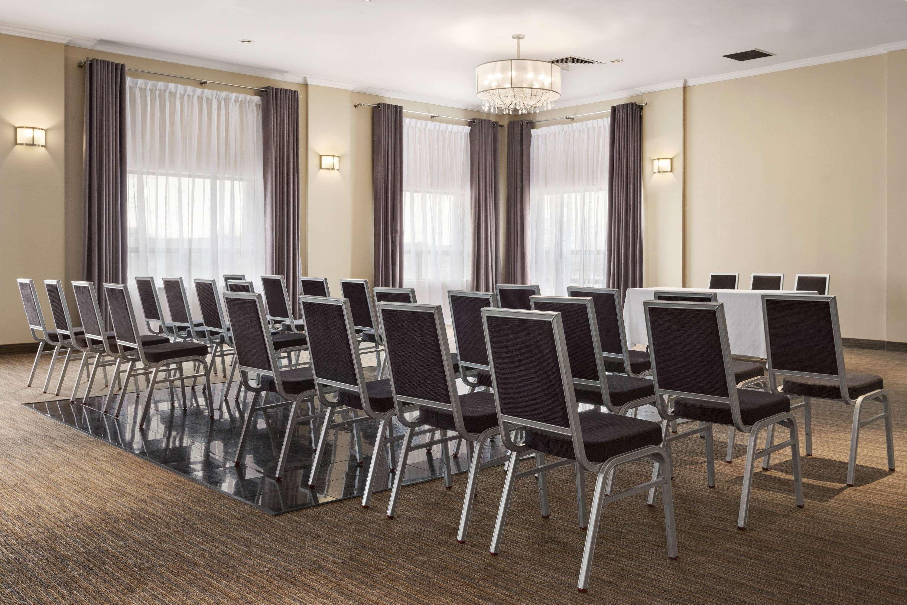 Days Inn By Wyndham Montreal Airport Conference Centre Dorval Εξωτερικό φωτογραφία