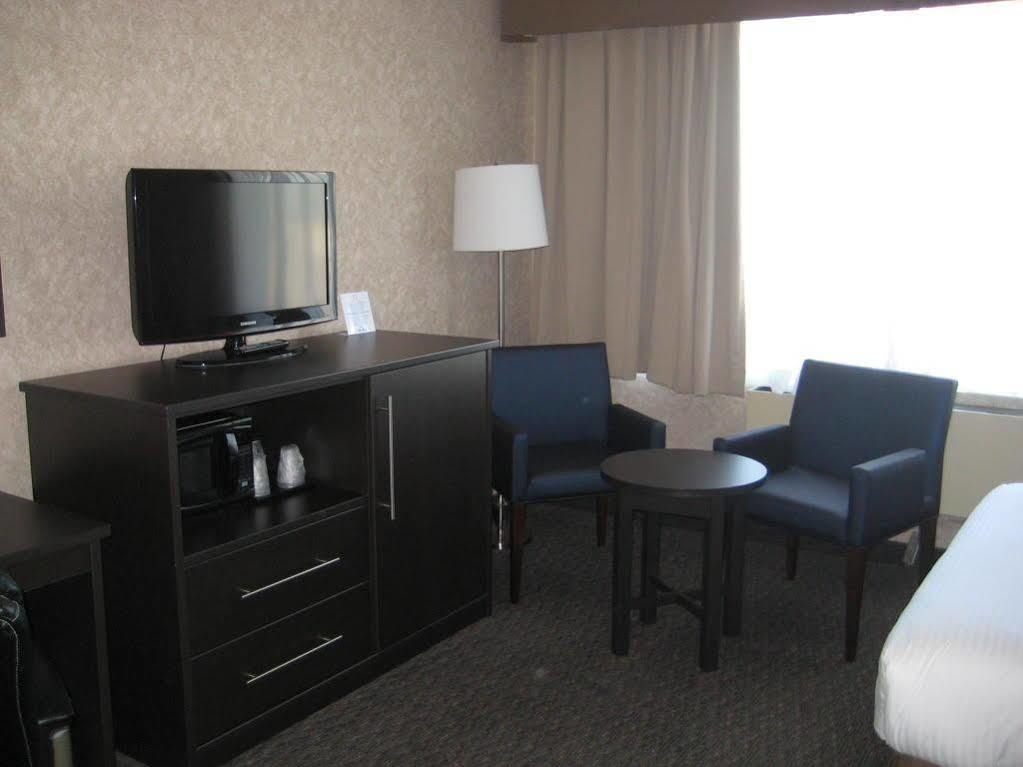 Days Inn By Wyndham Montreal Airport Conference Centre Dorval Εξωτερικό φωτογραφία